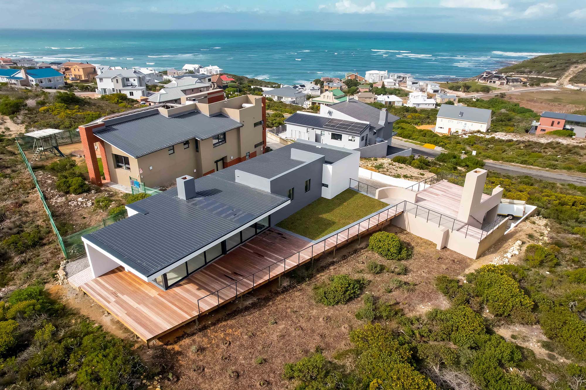 Coastal Retreat — Contemporary Holiday Home